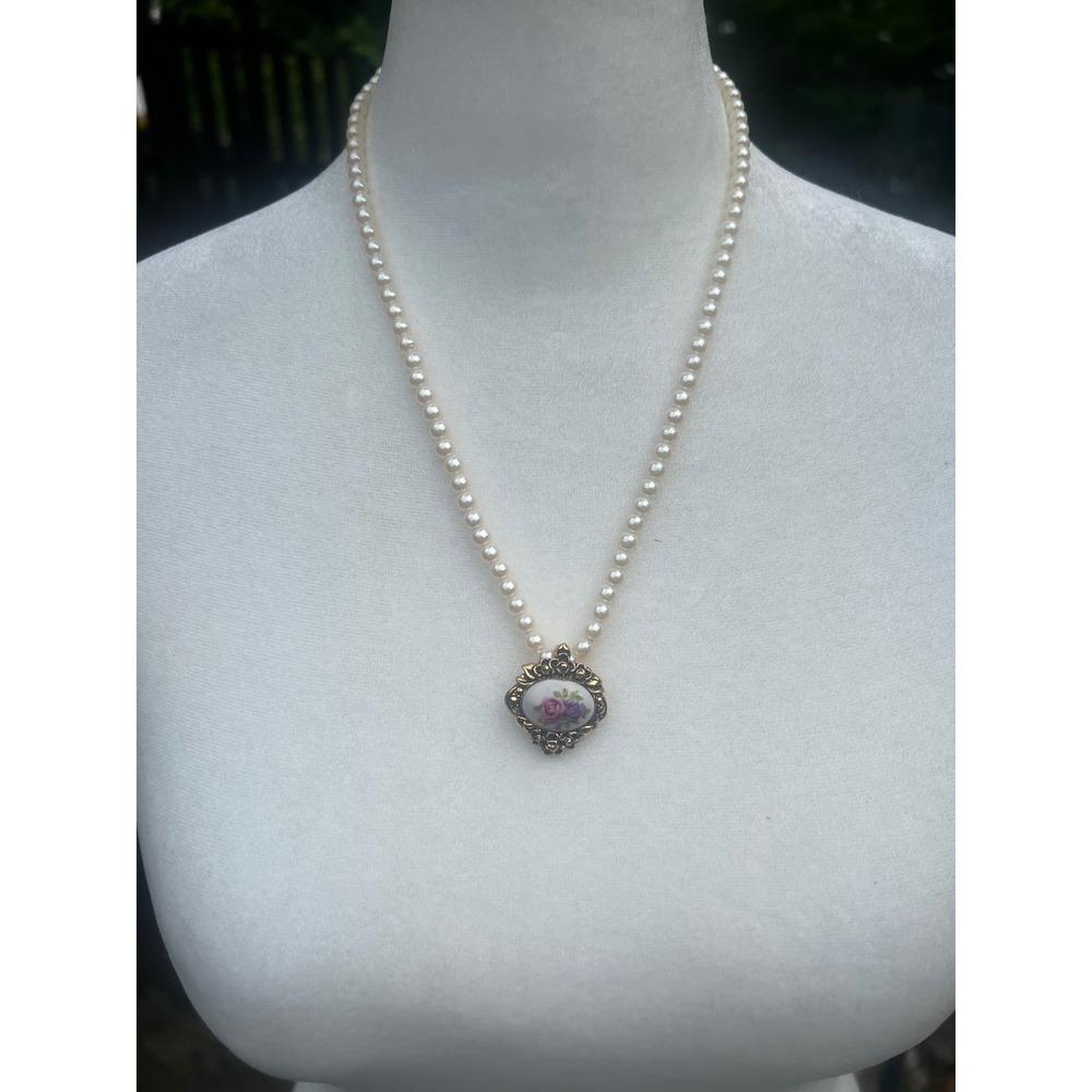 Vtg Avon Porcelain Rose Faux Pearl Necklace & Pink Rose Earrings Set Gold Tone